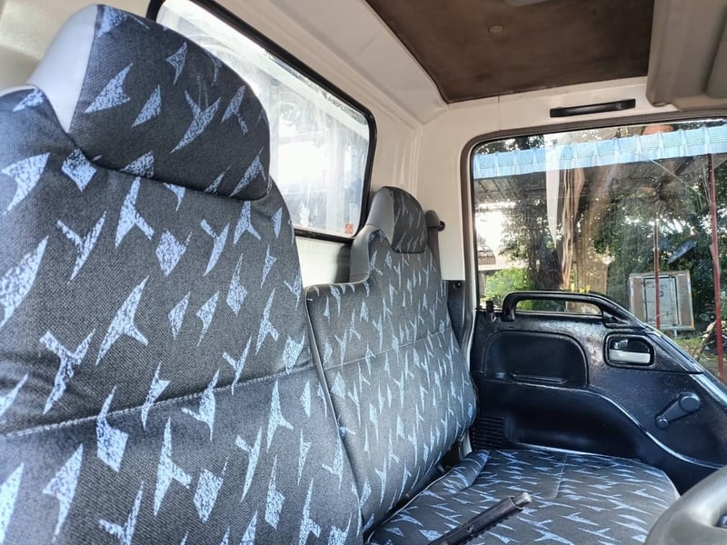 ISUZU NKR100 ปี50 6ล้อคอก สวย พร้อมใช้ ISUZU NKR100 ปี50 6ล้อคอก สวย พร้อมใช้