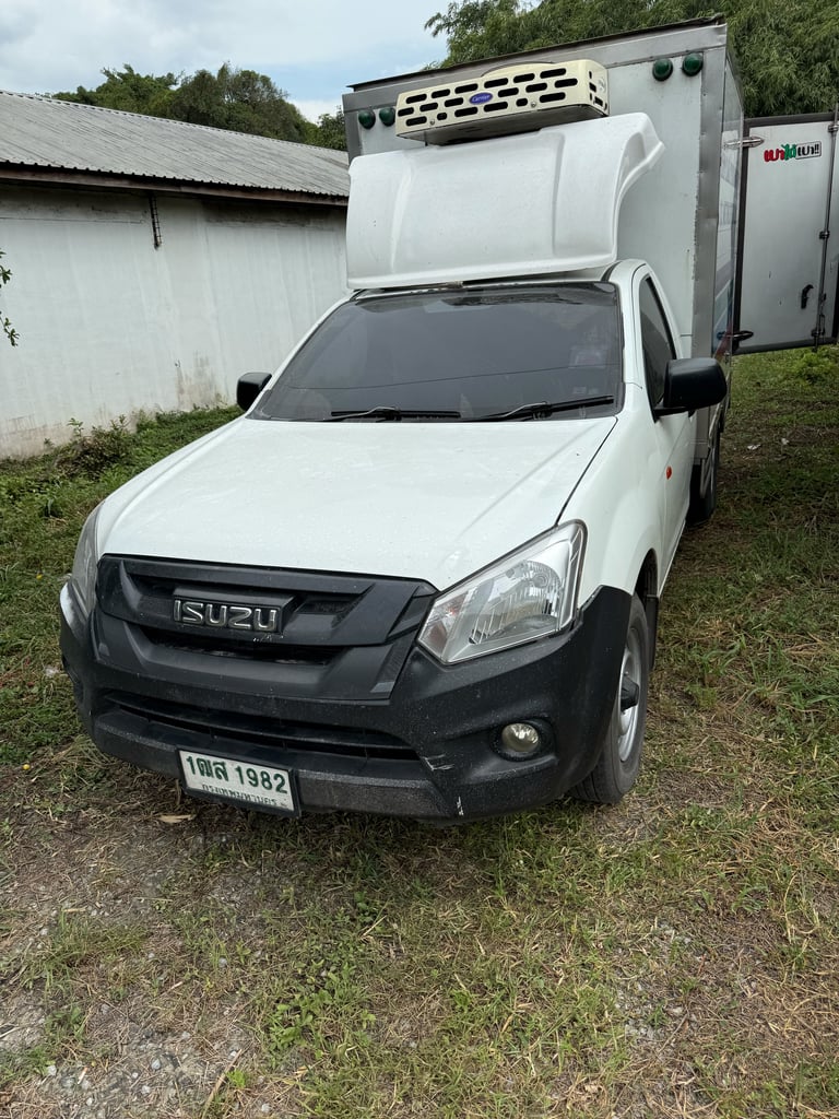 ISUZU D-max ปี59 ตู้เย็น ติดลบ18องศา พร้อมใช้งาน ISUZU D-max ปี59 ตู้เย็น ติดลบ18องศา พร้อมใช้งาน