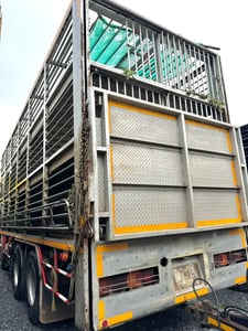 รถคอกหมู Hino FL1A 344hp ปี 66หน้าขาว