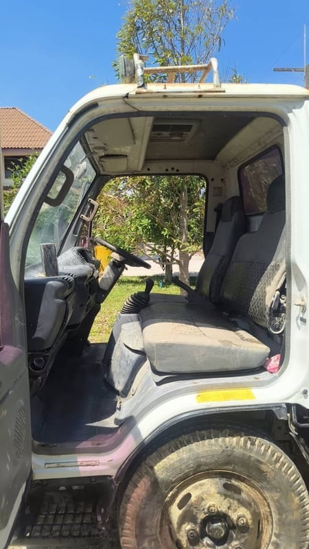 ISUZU NKR130 ปี50 6ล้อ ติดเครน2.2ตัน พร้อมใช้งาน