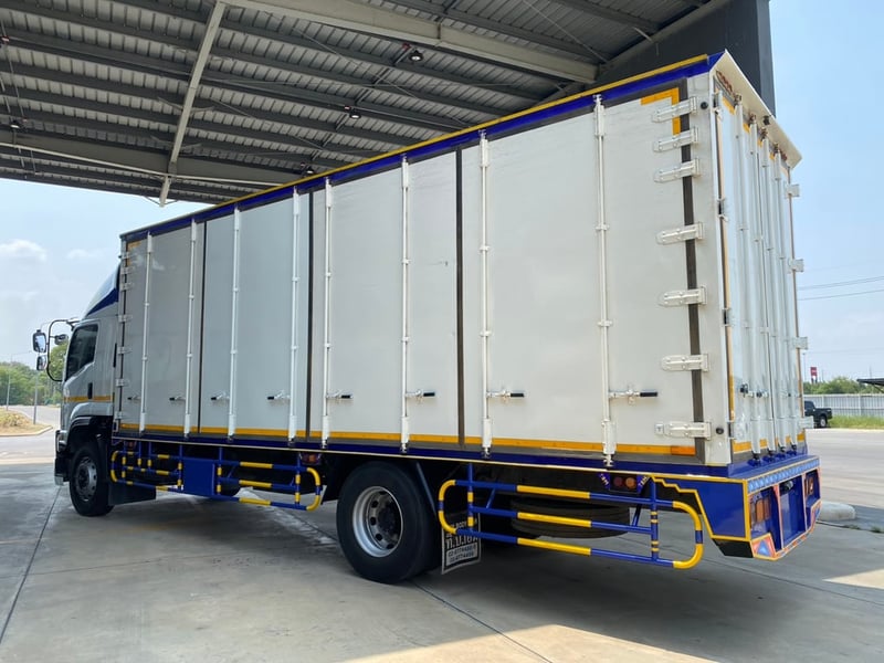 ISUZU FTR240 ปี65 ตู้แห้ง 10บาน ยาว7.6เมตร ราคารวมvat ฟรีโอน ฟรีประกัน