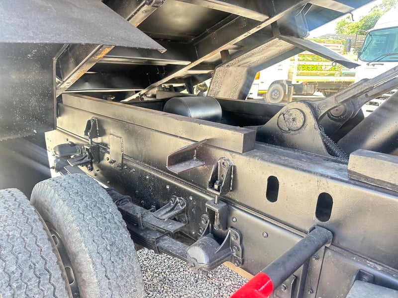 ISUZU FRR210 ปี57 ดั้มพ์3.5เมตร เครน3.4ตัน 3ปอก