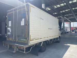HINO FC 145แรงม้า รถบรรทุก 6ล้อ ตู้เย็น ปี2014 เลขไมล์ 555,302 กม. HINO FC 145แรงม้า รถบรรทุก 6ล้อ ตู้เย็น ปี2014 เลขไมล์ 555,302 กม.