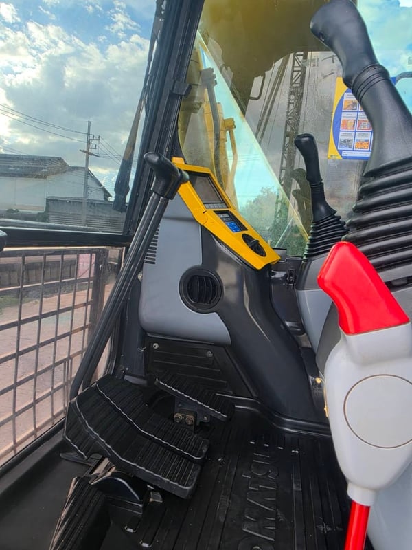 KOMATSU PC130-8 mo จอเหลือง กล้องหลัง ลายแย้กคู่ระบบ two wayจากโรงงาน KOMATSU PC130-8 mo จอเหลือง กล้องหลัง ลายแย้กคู่ระบบ two wayจากโรงงาน