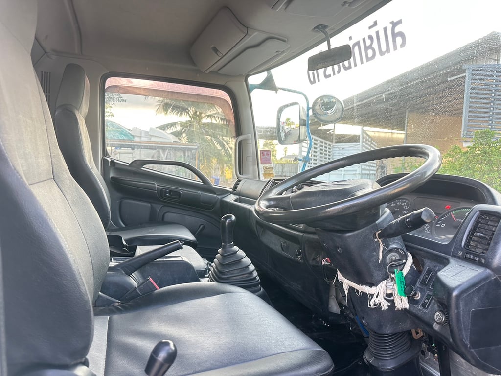 HINO MEGA 175แรงม้า รถบรรทุก 6ล้อ กระบะดั้มพ์ ติดเครน ปี60