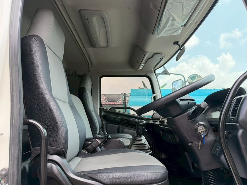 Hino Victor 260แรง ปี60 10ล้อเพลาเดียว ตู้ยาว7.7เมตร