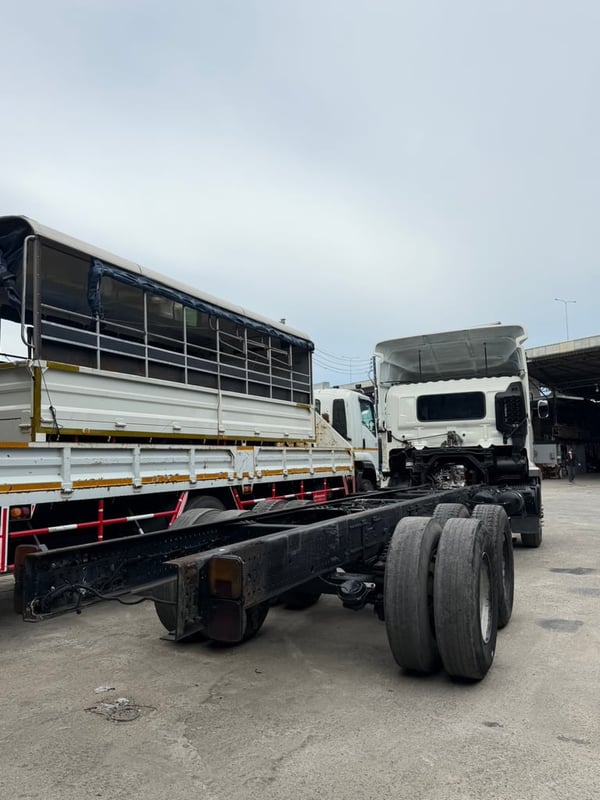 Hino FL260 ปี60 หัวคัสซี สามารถวางตู้ วางคอก ให้ได้ ยางใหม่ Hino FL260 ปี60 หัวคัสซี สามารถวางตู้ วางคอก ให้ได้ ยางใหม่