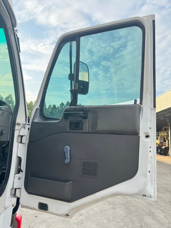 NISSAN UD CWM 320แรงม้า รถบรรทุก 10ล้อ พ่วงแม่ลูก ปี2003 NISSAN UD CWM 320แรงม้า รถบรรทุก 10ล้อ พ่วงแม่ลูก ปี2003