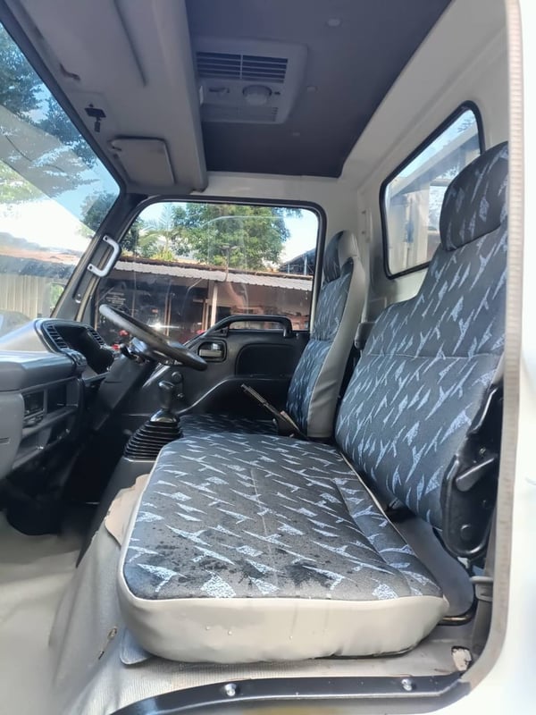 ISUZU NKR100 ปี50 6ล้อคอก สวย พร้อมใช้ ISUZU NKR100 ปี50 6ล้อคอก สวย พร้อมใช้