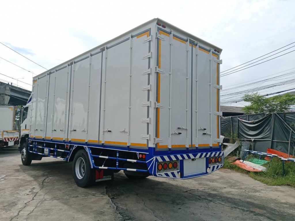 ISUZU FTR240 ปี63 ตู้แห้ง 10บาน พร้อมใช้งาน