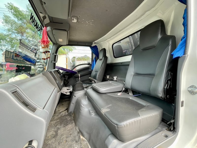 ISUZU NPR 150แรง รถ6ล้อ ตู้แห้ง 3บาน ปี62