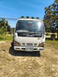 ISUZU NKR130 ปี50 6ล้อ ติดเครน2.2ตัน พร้อมใช้งาน