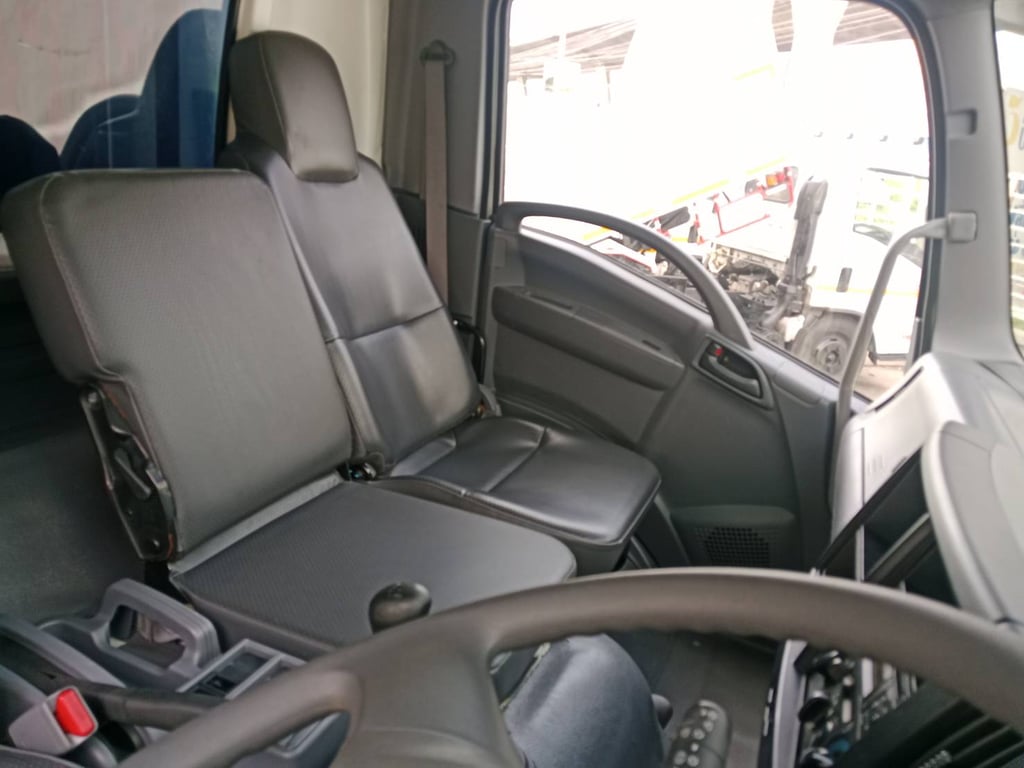 ISUZU FRR190 ปี66 ตู้แห้ง 10บาน ยาว6.5เมตร สวย พร้อมใช้ ISUZU FRR190 ปี66 ตู้แห้ง 10บาน ยาว6.5เมตร สวย พร้อมใช้