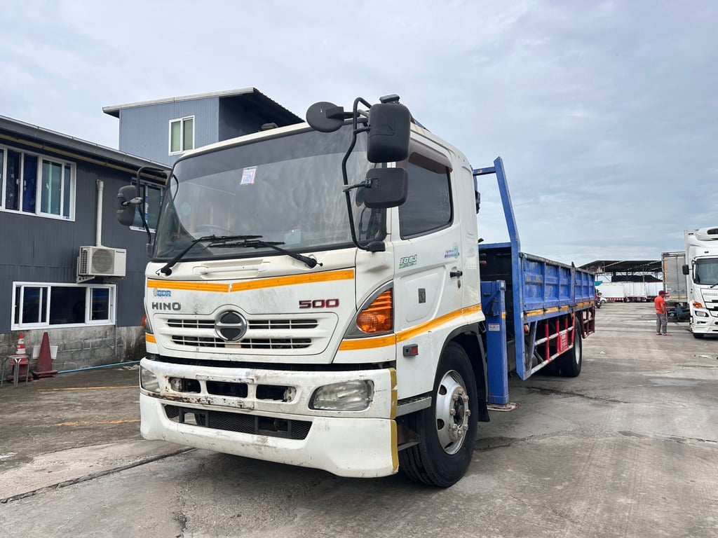 HINO FG 212แรงม้า รถบรรทุก 6ล้อ กระบะเหล็กติดเครน ปี56