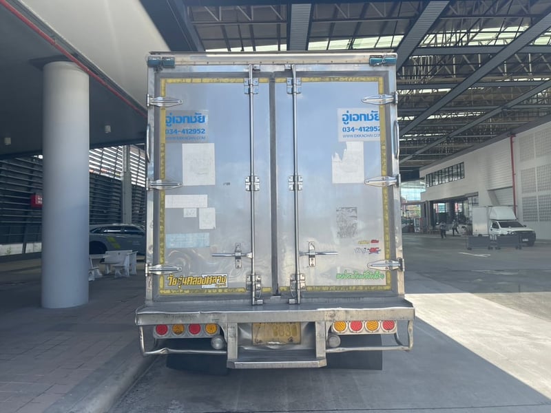 HINO FC 145แรงม้า รถบรรทุก 6ล้อ ตู้เย็น ปี2014 เลขไมล์ 555,302 กม. HINO FC 145แรงม้า รถบรรทุก 6ล้อ ตู้เย็น ปี2014 เลขไมล์ 555,302 กม.