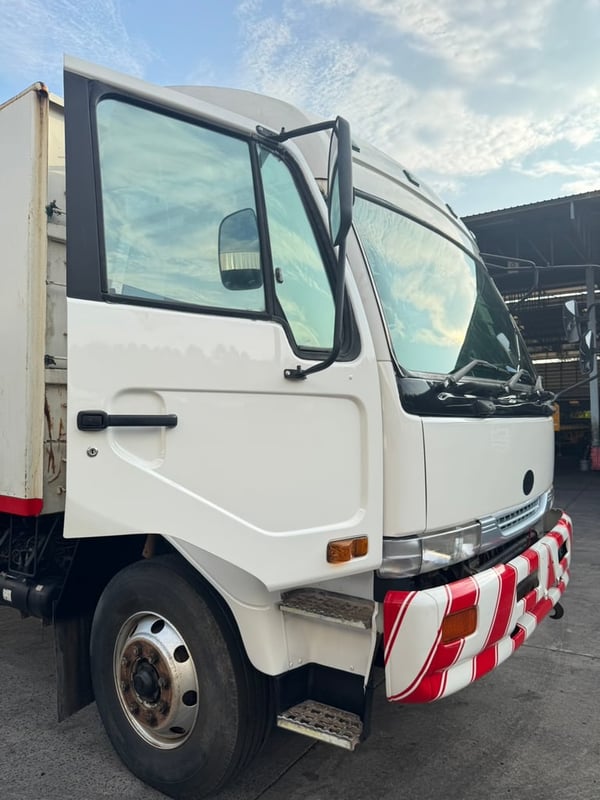 NISSAN UD CWM 320แรงม้า รถบรรทุก 10ล้อ พ่วงแม่ลูก ปี2003 NISSAN UD CWM 320แรงม้า รถบรรทุก 10ล้อ พ่วงแม่ลูก ปี2003