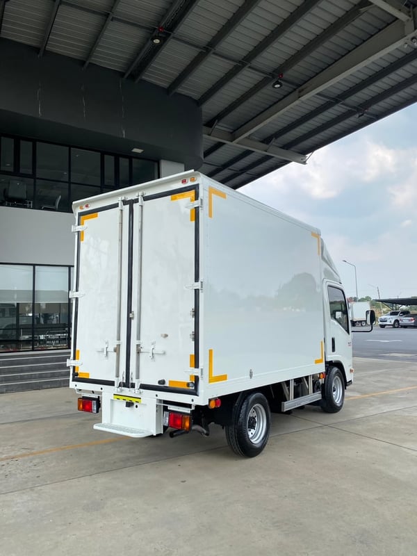 ISUZU NLR130 ปี58 ตู้แห้ง ยาว3เมตร ราคารวมVat ฟรีโอน