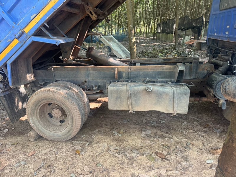 ISUZU NKR71G 6ล้อ เล็ก ดั๊มพ์ 3คิว แอร์พวงมาลัยเพาเวอร์รถพร้อมใช้