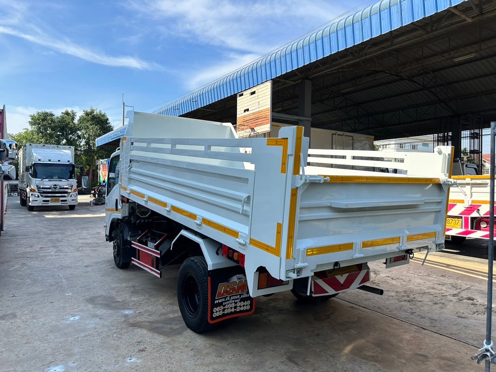 ISUZU NPR150แรง รถบรรทุก 6ล้อ ดั้มพ์5คิว  ปี2022