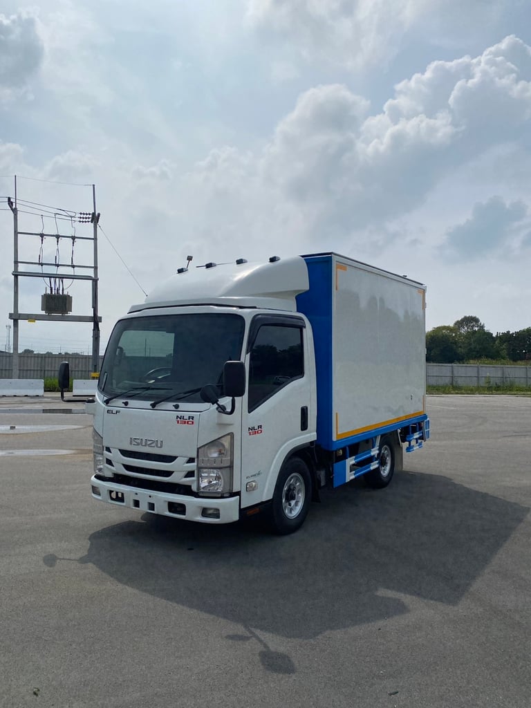 ISUZU NLR130 ปี65 ตู้แห้ว ยาว3เมตร ประกันศูนย์เหลือ2ปี