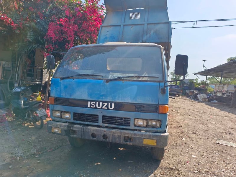 ISUZU NPR115 ดั้มพ์ แอร์ฉ่ำ พวงมาลัยพาวเวอร์ มีสโลว์กลาง