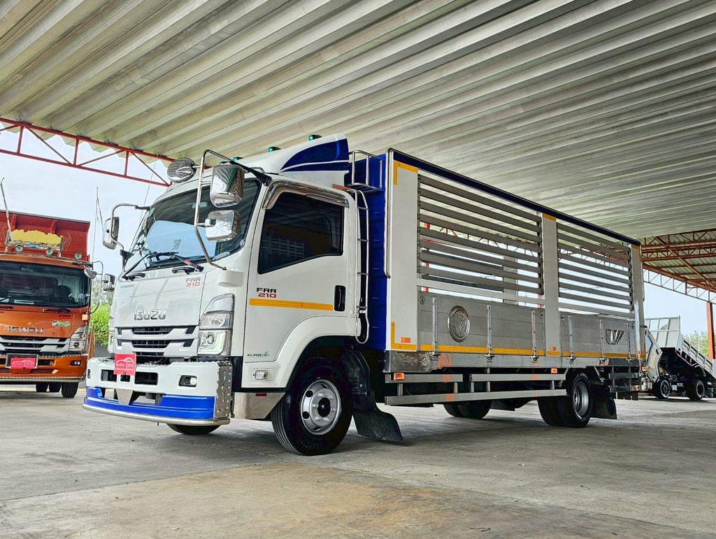 ISUZU FRR 210แรงม้า รถบรรทุก 6ล้อ กระบะคอกสูง ปี2023 ISUZU FRR 210แรงม้า รถบรรทุก 6ล้อ กระบะคอกสูง ปี2023