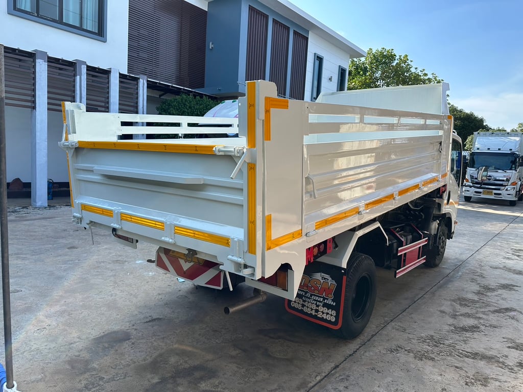 ISUZU NPR150แรง รถบรรทุก 6ล้อ ดั้มพ์5คิว  ปี2022