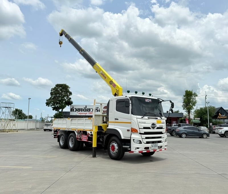 HINO FM 344แรงม้า รถบรรทุก 10ล้อ กระบะเหล็กติดเครน ปี2022 เลขไมล์ 15,489 กม. HINO FM 344แรงม้า รถบรรทุก 10ล้อ กระบะเหล็กติดเครน ปี2022 เลขไมล์ 15,489 กม.