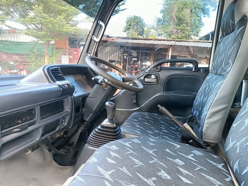 ISUZU NKR100 ปี50 6ล้อคอก สวย พร้อมใช้ ISUZU NKR100 ปี50 6ล้อคอก สวย พร้อมใช้