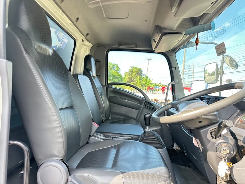 ISUZU FRR190 ปี58 ยาว6.6เมตร สวย พร้อมใช้ ISUZU FRR190 ปี58 ยาว6.6เมตร สวย พร้อมใช้