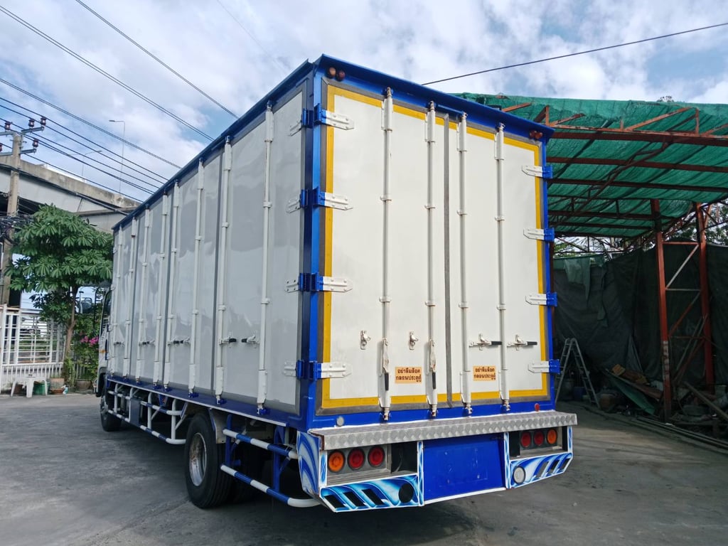 ISUZU FRR190 ปี66 ตู้แห้ง 10บาน ยาว6.5เมตร สวย พร้อมใช้ ISUZU FRR190 ปี66 ตู้แห้ง 10บาน ยาว6.5เมตร สวย พร้อมใช้