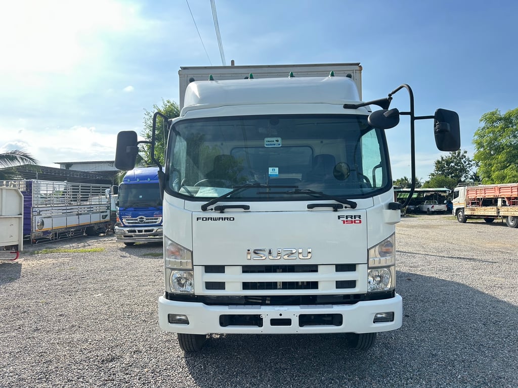 ISUZU FRR190 ปี58 ยาว6.6เมตร สวย พร้อมใช้ ISUZU FRR190 ปี58 ยาว6.6เมตร สวย พร้อมใช้