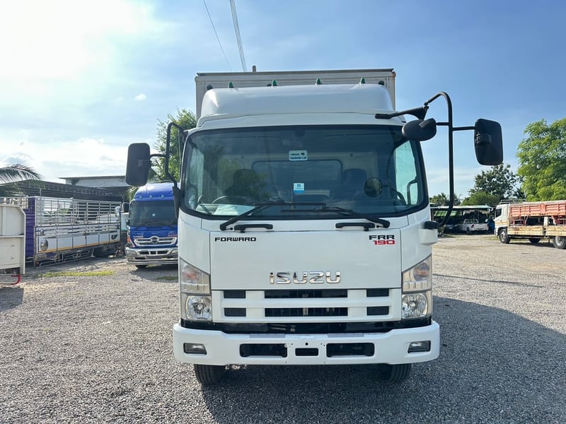 ISUZU FRR190 ปี58 ยาว6.6เมตร สวย พร้อมใช้ ISUZU FRR190 ปี58 ยาว6.6เมตร สวย พร้อมใช้