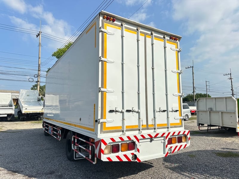 ISUZU FRR190 ปี58 ยาว6.6เมตร สวย พร้อมใช้ ISUZU FRR190 ปี58 ยาว6.6เมตร สวย พร้อมใช้