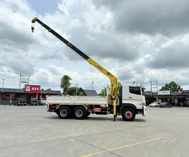 HINO FM 344แรงม้า รถบรรทุก 10ล้อ กระบะเหล็กติดเครน ปี2022 เลขไมล์ 15,489 กม. HINO FM 344แรงม้า รถบรรทุก 10ล้อ กระบะเหล็กติดเครน ปี2022 เลขไมล์ 15,489 กม.