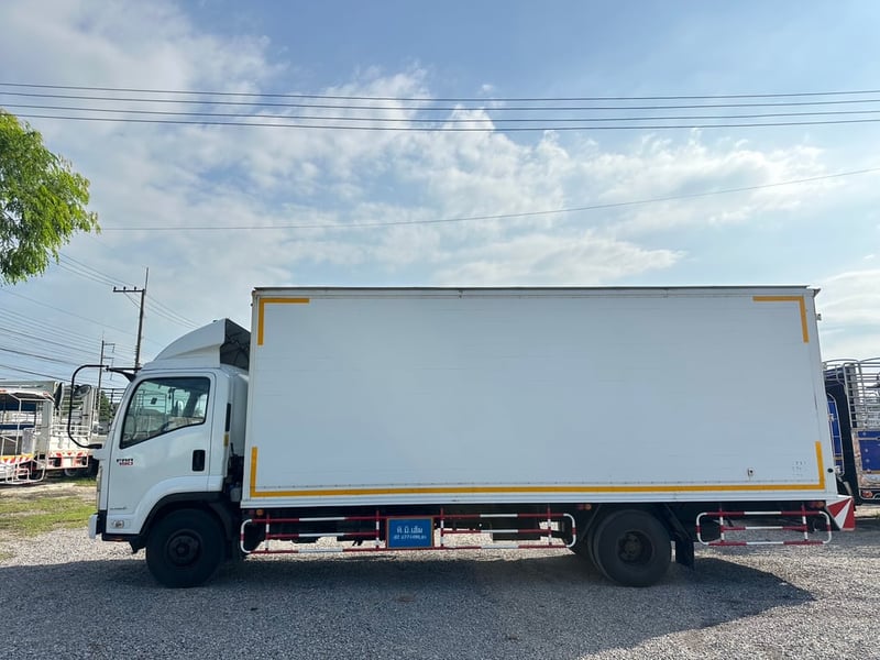 ISUZU FRR190 ปี58 ยาว6.6เมตร สวย พร้อมใช้ ISUZU FRR190 ปี58 ยาว6.6เมตร สวย พร้อมใช้