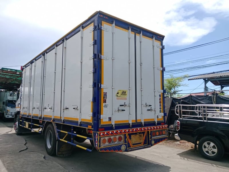 ISUZU FTR240 ปี65 รถบรรทุก 6ล้อ ตู้แห้ง 10บาน ยาว7.6เมตร 5 สวย พร้อมใช้ ISUZU FTR240 ปี65 รถบรรทุก 6ล้อ ตู้แห้ง 10บาน ยาว7.6เมตร 5 สวย พร้อมใช้