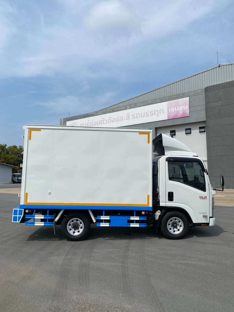 ISUZU NLR130 ปี65 ตู้แห้ว ยาว3เมตร ประกันศูนย์เหลือ2ปี