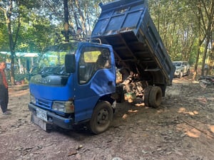 ISUZU NKR71G 6ล้อ เล็ก ดั๊มพ์ 3คิว แอร์พวงมาลัยเพาเวอร์รถพร้อมใช้