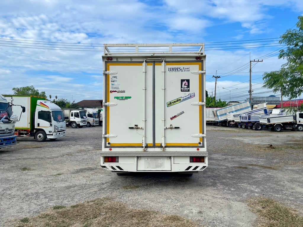 ISUZU NPR 150แรง รถ6ล้อ ตู้แห้ง 3บาน ปี62