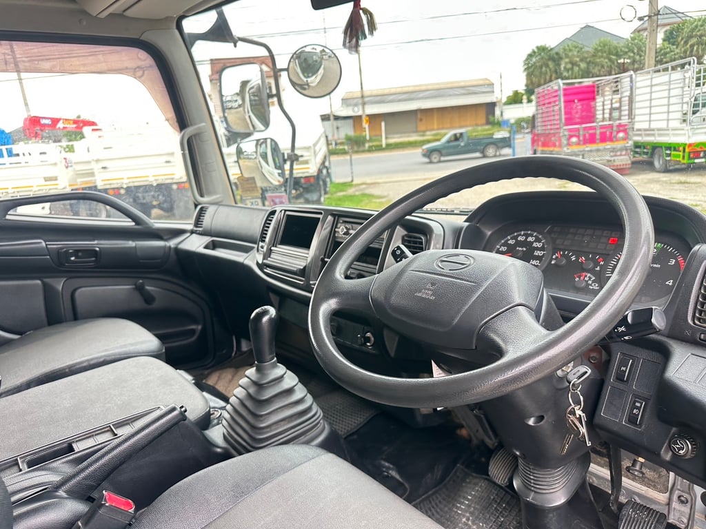 Hino mega 500 ปี57 รถโดยสาร กระบะยาว 5.60เมตร ไมล์น้อยมาก