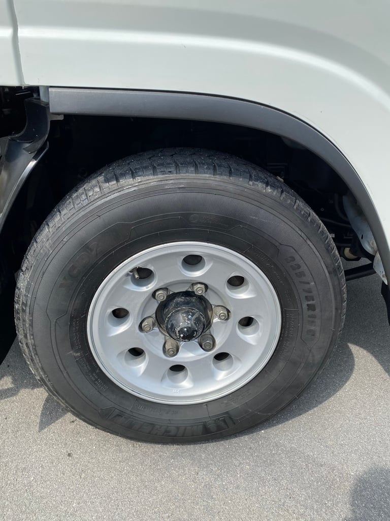 ISUZU NLR130 ปี65 ตู้แห้ว ยาว3เมตร ประกันศูนย์เหลือ2ปี