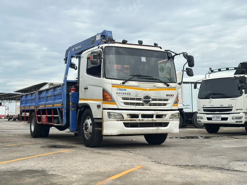 HINO FG 212แรงม้า รถบรรทุก 6ล้อ กระบะเหล็กติดเครน ปี56