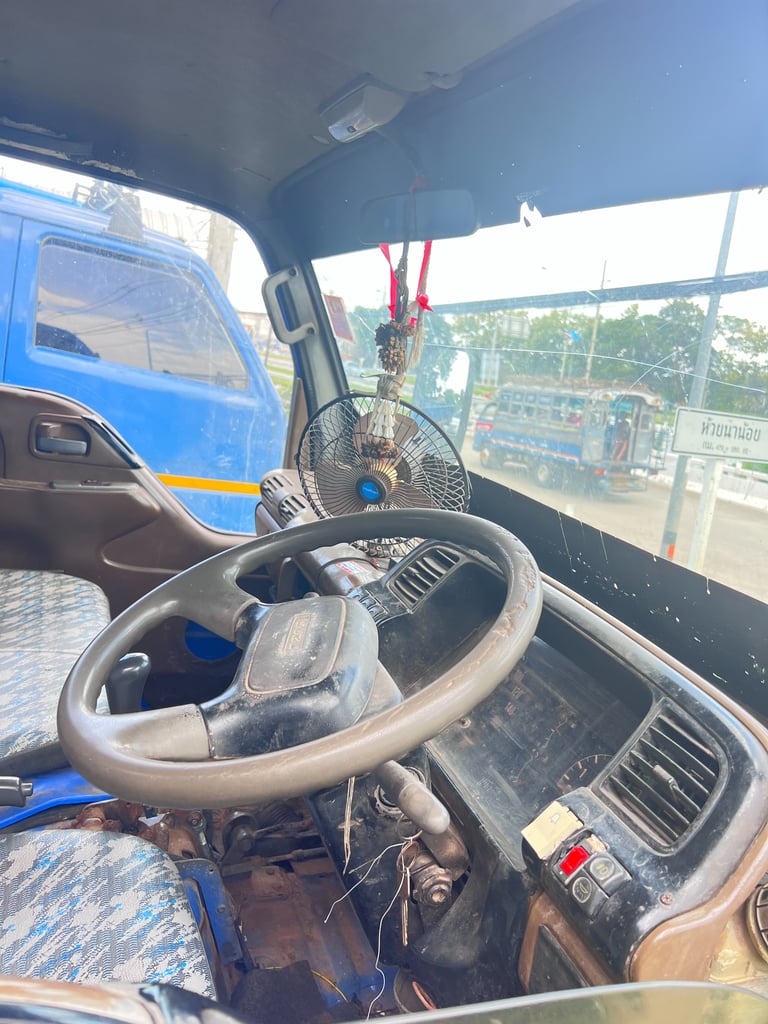 ISUZU NKR71G 6ล้อ เล็ก ดั๊มพ์ 3คิว แอร์พวงมาลัยเพาเวอร์รถพร้อมใช้