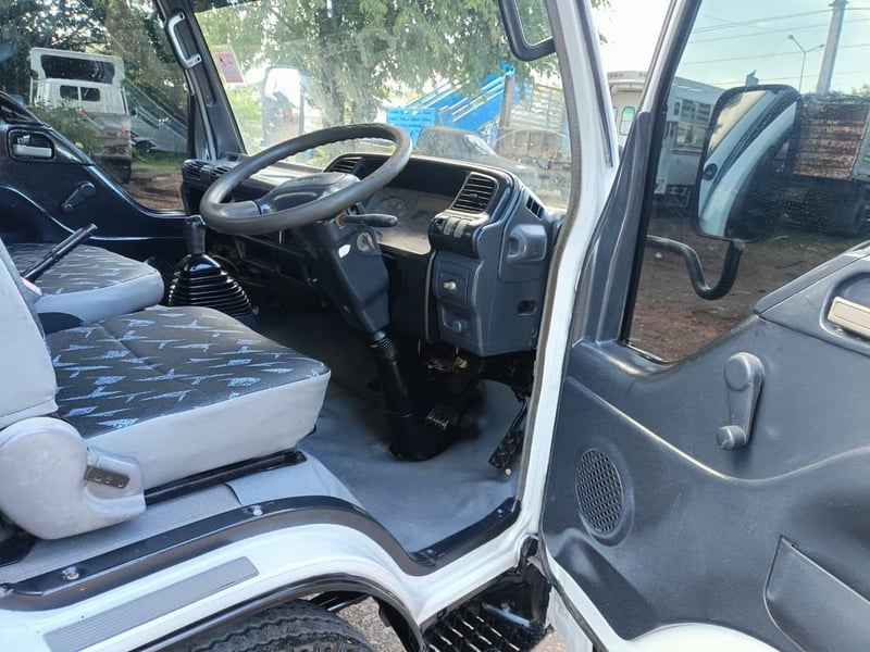 ISUZU NKR100 ปี50 6ล้อคอก สวย พร้อมใช้ ISUZU NKR100 ปี50 6ล้อคอก สวย พร้อมใช้