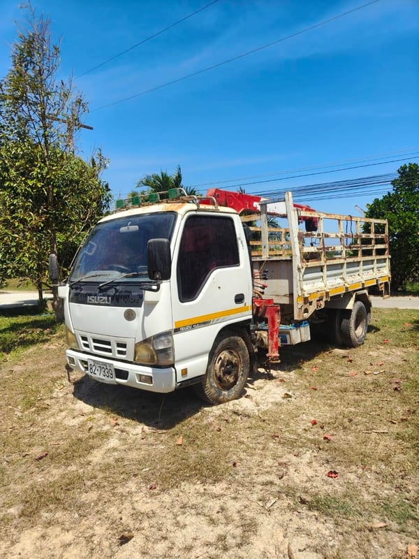 ISUZU NKR130 ปี50 6ล้อ ติดเครน2.2ตัน พร้อมใช้งาน