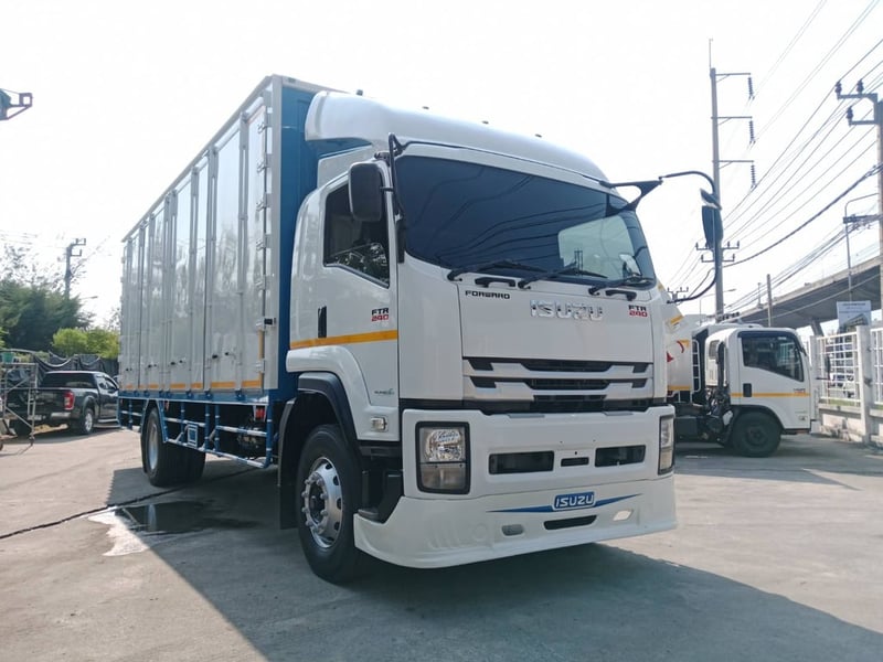 ISUZU FTR240 ปี65 รถบรรทุก 6ล้อ ตู้แห้ง 10บาน ยาว7.6เมตร สวย พร้อมใช้ ISUZU FTR240 ปี65 รถบรรทุก 6ล้อ ตู้แห้ง 10บาน ยาว7.6เมตร สวย พร้อมใช้