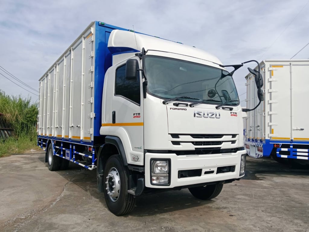 ISUZU FTR240 ปี63 ตู้แห้ง 10บาน พร้อมใช้งาน