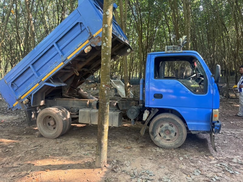 ISUZU NKR71G 6ล้อ เล็ก ดั๊มพ์ 3คิว แอร์พวงมาลัยเพาเวอร์รถพร้อมใช้