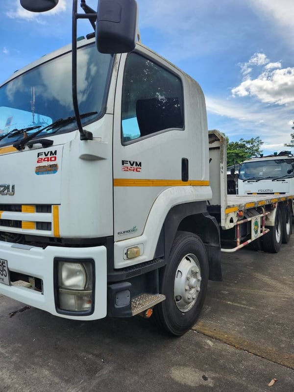 ISUZU FVM 240แรงม้า รถบรรทุก 10ล้อ พื้นเรียบ ปี2010